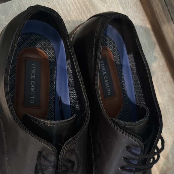 Vince‎ Camuto Black Leather Oxfords with Cap Toe - Picture 2 of 7